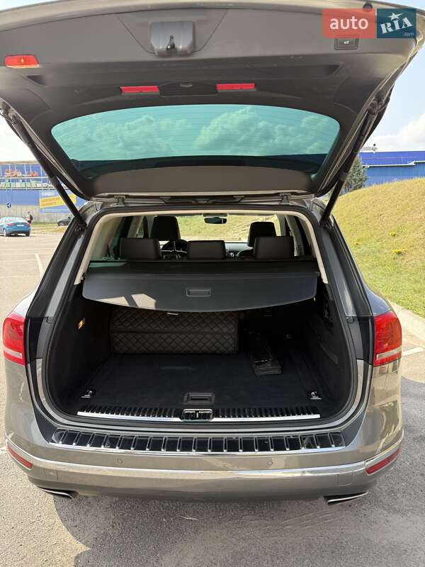 Внедорожник / Кроссовер Volkswagen Touareg 2017 в Виннице