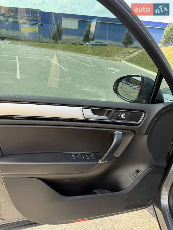 Внедорожник / Кроссовер Volkswagen Touareg 2017 в Виннице