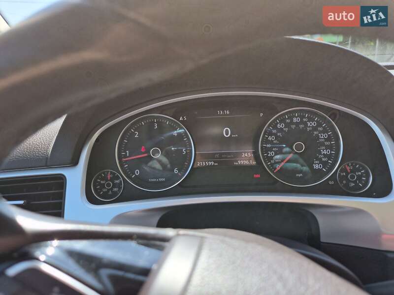 Позашляховик / Кросовер Volkswagen Touareg 2011 в Скалаті