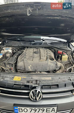 Внедорожник / Кроссовер Volkswagen Touareg 2013 в 