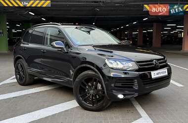 Внедорожник / Кроссовер Volkswagen Touareg 2014 в Киеве