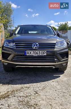 Внедорожник / Кроссовер Volkswagen Touareg 2015 в Харькове