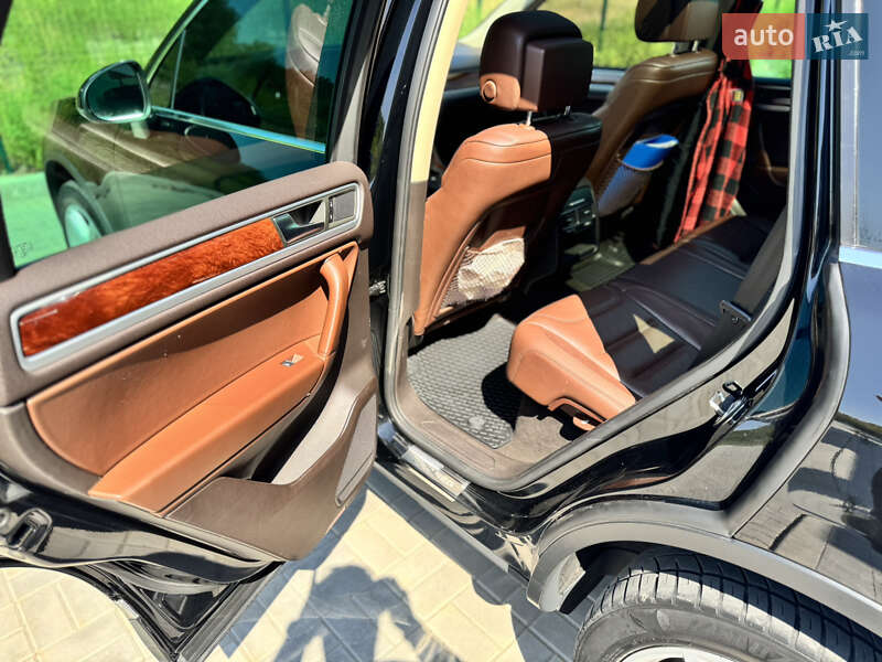 Позашляховик / Кросовер Volkswagen Touareg 2012 в Дніпрі