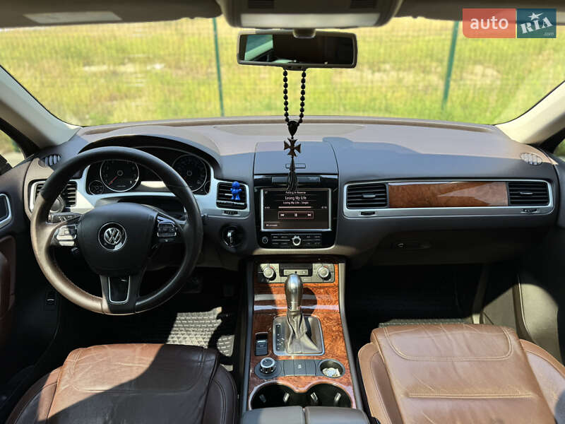 Позашляховик / Кросовер Volkswagen Touareg 2012 в Дніпрі