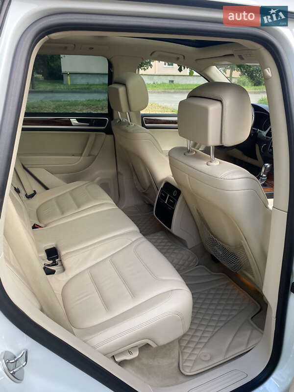 Внедорожник / Кроссовер Volkswagen Touareg 2013 в Умани