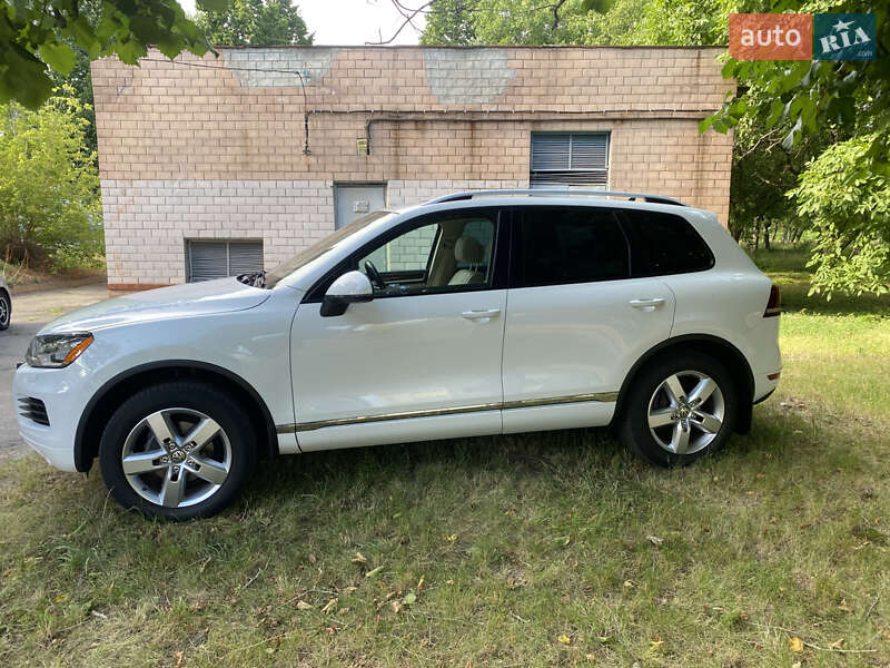 Внедорожник / Кроссовер Volkswagen Touareg 2013 в Умани