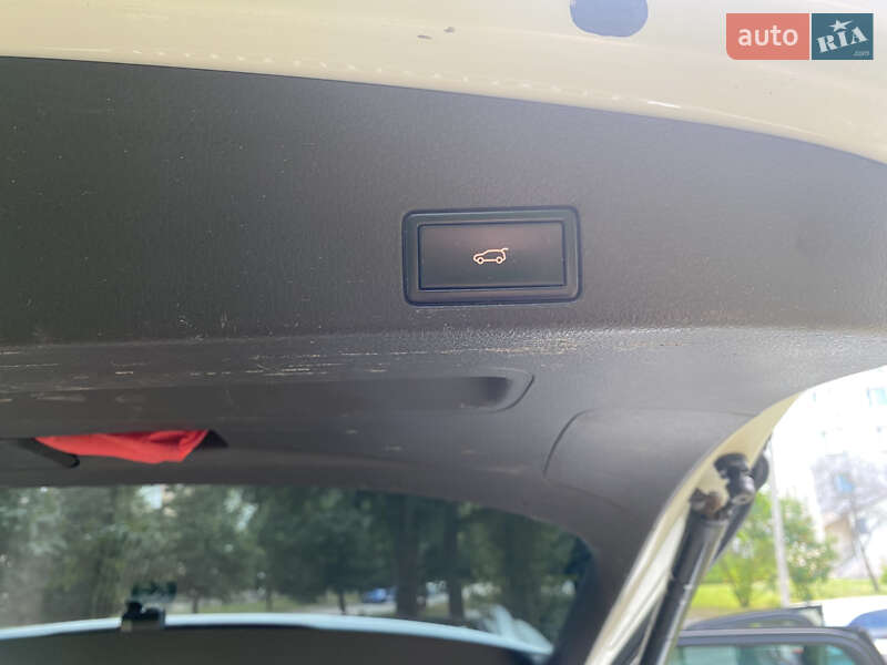 Внедорожник / Кроссовер Volkswagen Touareg 2013 в Умани