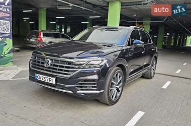 Внедорожник / Кроссовер Volkswagen Touareg 2018 в Киеве