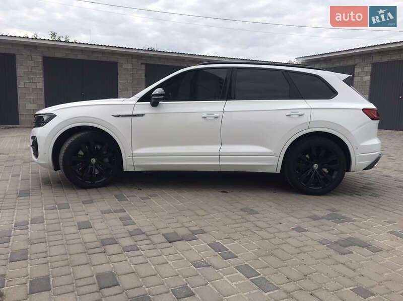 Внедорожник / Кроссовер Volkswagen Touareg 2020 в Березному