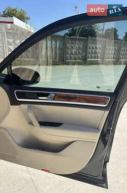 Внедорожник / Кроссовер Volkswagen Touareg 2010 в 