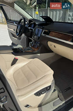 Внедорожник / Кроссовер Volkswagen Touareg 2010 в 