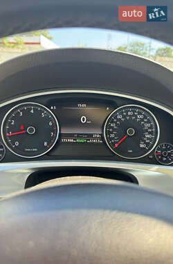Внедорожник / Кроссовер Volkswagen Touareg 2010 в 