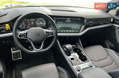 Внедорожник / Кроссовер Volkswagen Touareg 2022 в 