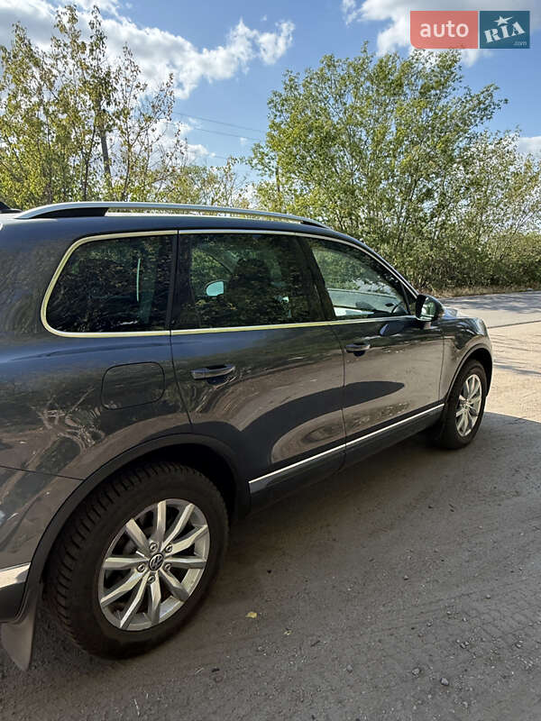 Внедорожник / Кроссовер Volkswagen Touareg 2015 в Кропивницком