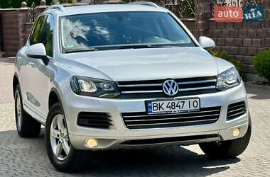 Внедорожник / Кроссовер Volkswagen Touareg 2013 в Ровно