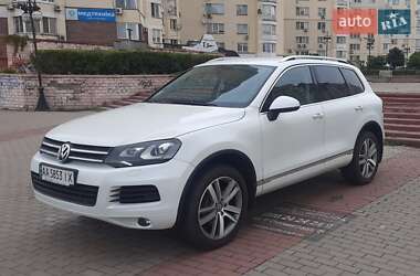 Внедорожник / Кроссовер Volkswagen Touareg 2013 в Киеве