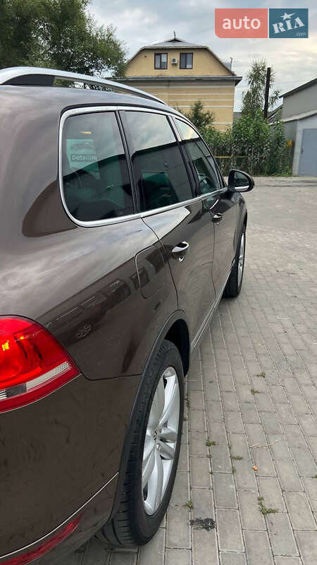Внедорожник / Кроссовер Volkswagen Touareg 2010 в Новоселице