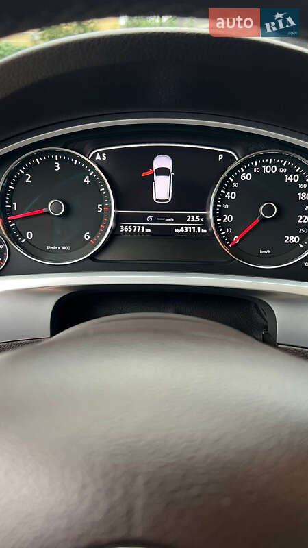 Внедорожник / Кроссовер Volkswagen Touareg 2010 в Новоселице
