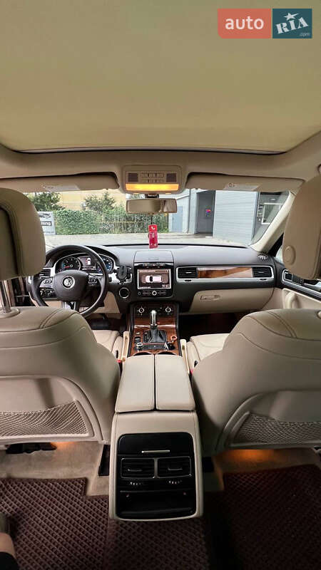 Внедорожник / Кроссовер Volkswagen Touareg 2010 в Новоселице