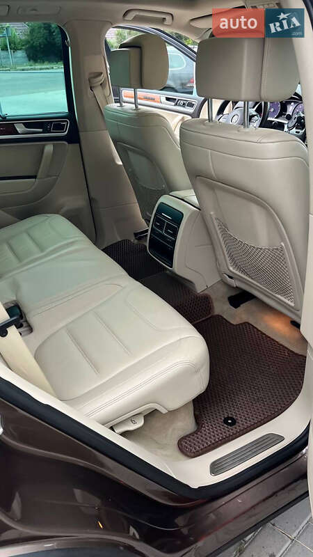 Внедорожник / Кроссовер Volkswagen Touareg 2010 в Новоселице