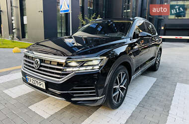 Внедорожник / Кроссовер Volkswagen Touareg 2018 в Киеве