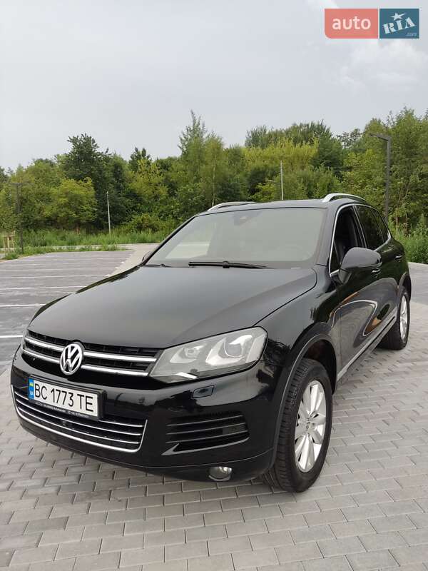 Внедорожник / Кроссовер Volkswagen Touareg 2012 в Львове