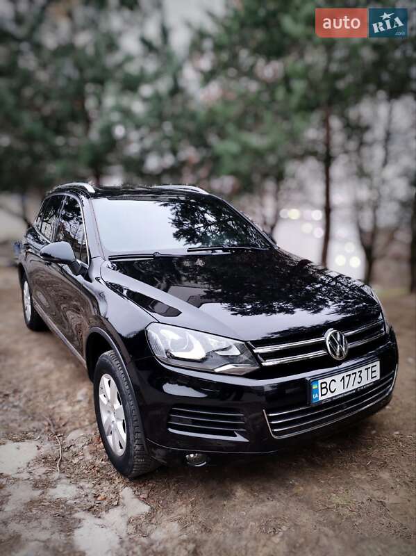 Внедорожник / Кроссовер Volkswagen Touareg 2012 в Львове