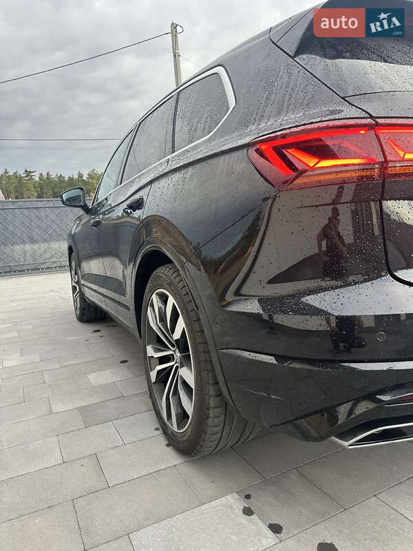 Позашляховик / Кросовер Volkswagen Touareg 2018 в Луцьку