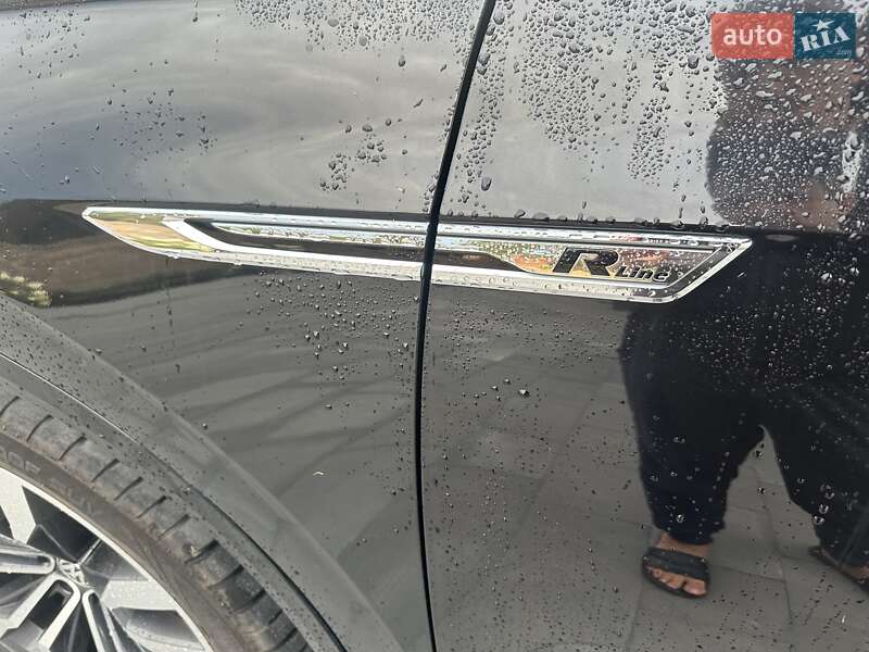 Позашляховик / Кросовер Volkswagen Touareg 2018 в Луцьку