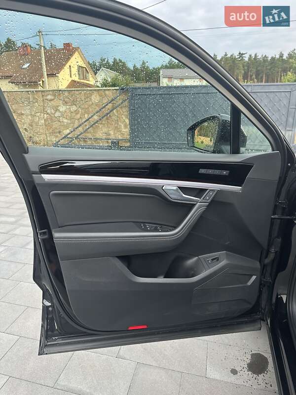 Позашляховик / Кросовер Volkswagen Touareg 2018 в Луцьку