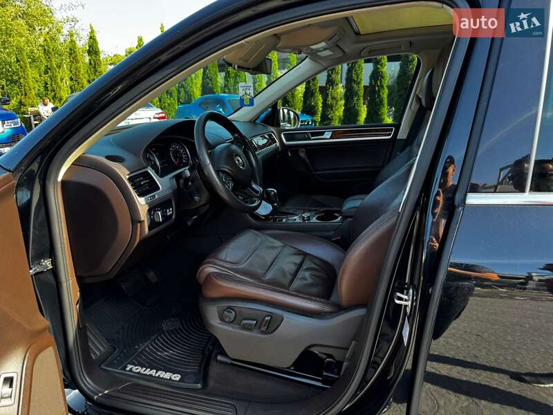 Внедорожник / Кроссовер Volkswagen Touareg 2012 в Надворной