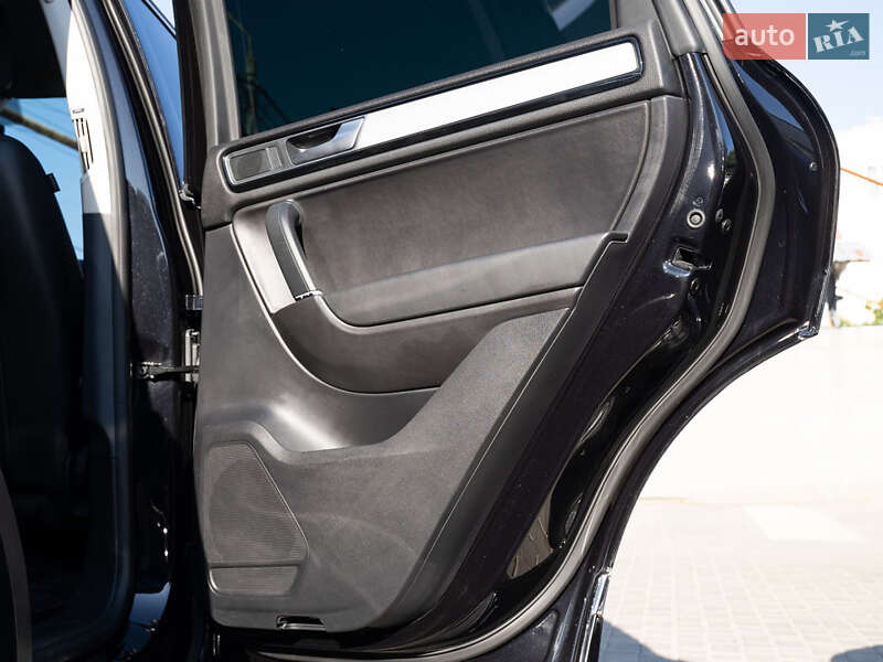 Позашляховик / Кросовер Volkswagen Touareg 2016 в Одесі фото 15 Позашляховик / Кросовер Volkswagen Touareg 2016 в Одесі