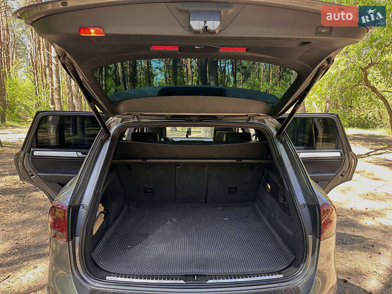 Внедорожник / Кроссовер Volkswagen Touareg 2013 в Кривом Роге