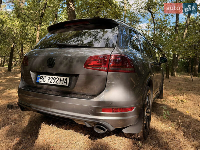Внедорожник / Кроссовер Volkswagen Touareg 2013 в Кривом Роге