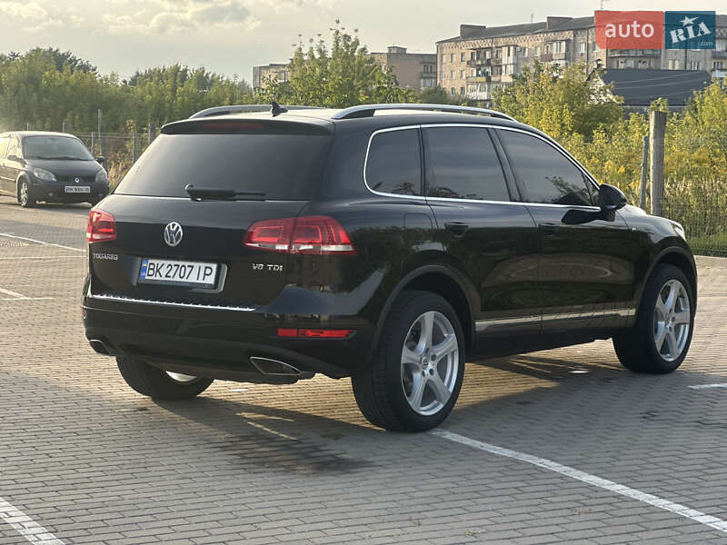 Внедорожник / Кроссовер Volkswagen Touareg 2014 в Дубно