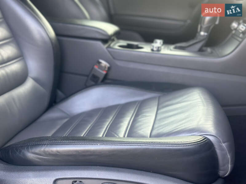 Внедорожник / Кроссовер Volkswagen Touareg 2014 в Дубно