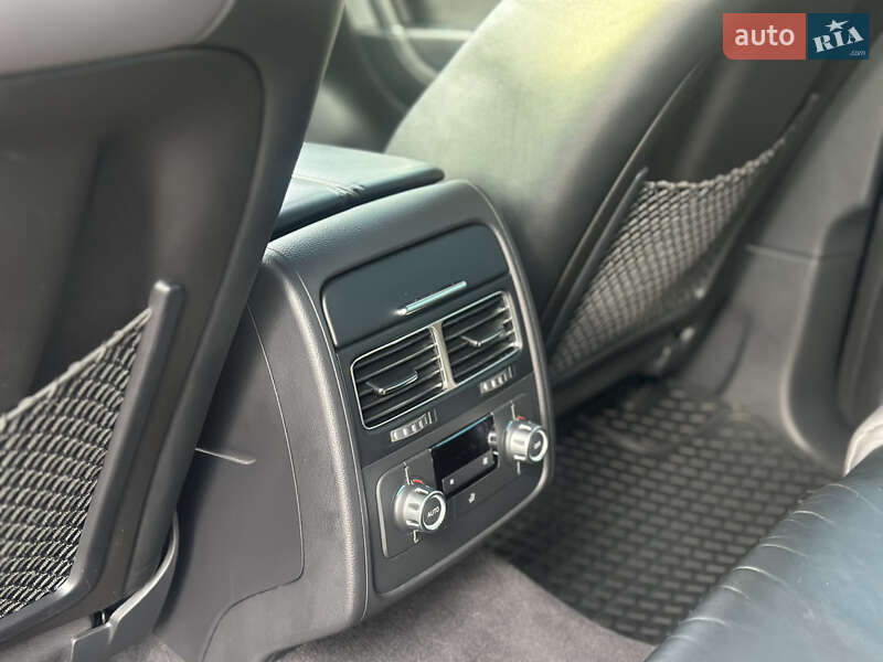 Внедорожник / Кроссовер Volkswagen Touareg 2014 в Дубно