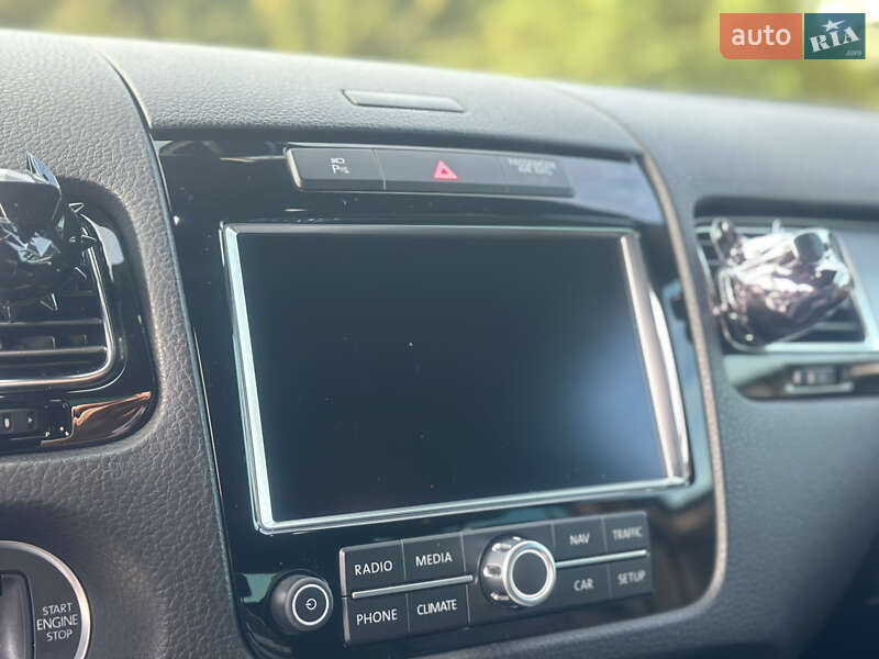 Внедорожник / Кроссовер Volkswagen Touareg 2014 в Дубно