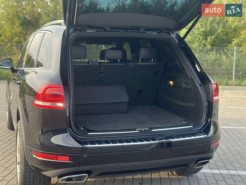 Внедорожник / Кроссовер Volkswagen Touareg 2014 в Дубно