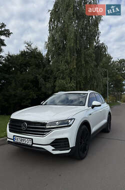 Позашляховик / Кросовер Volkswagen Touareg 2018 в Києві