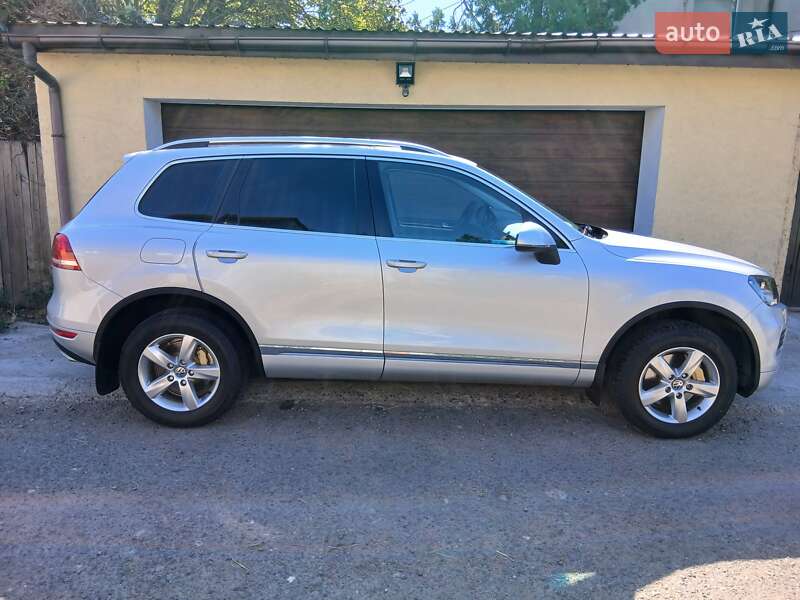 Внедорожник / Кроссовер Volkswagen Touareg 2012 в 