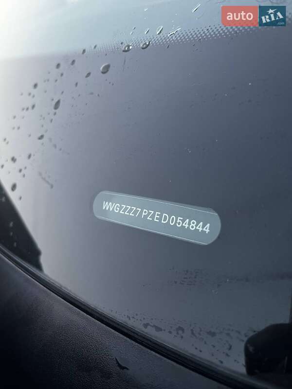 Внедорожник / Кроссовер Volkswagen Touareg 2014 в Ровно