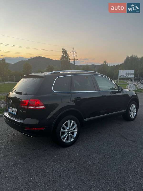 Внедорожник / Кроссовер Volkswagen Touareg 2014 в Ровно