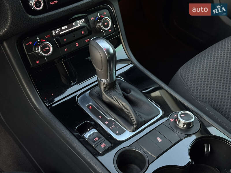 Позашляховик / Кросовер Volkswagen Touareg 2012 в Тернополі