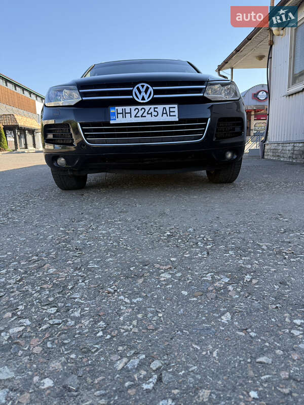Внедорожник / Кроссовер Volkswagen Touareg 2012 в Одессе