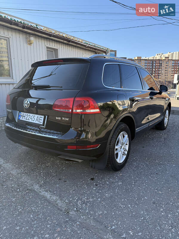 Внедорожник / Кроссовер Volkswagen Touareg 2012 в Одессе