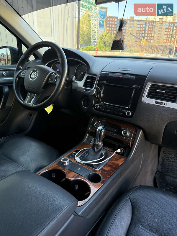 Внедорожник / Кроссовер Volkswagen Touareg 2012 в Одессе
