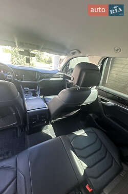 Внедорожник / Кроссовер Volkswagen Touareg 2021 в 