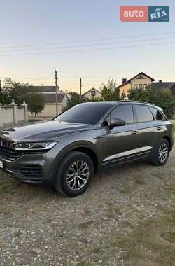 Позашляховик / Кросовер Volkswagen Touareg 2018 в Чернівцях