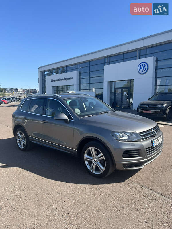 Внедорожник / Кроссовер Volkswagen Touareg 2013 в 